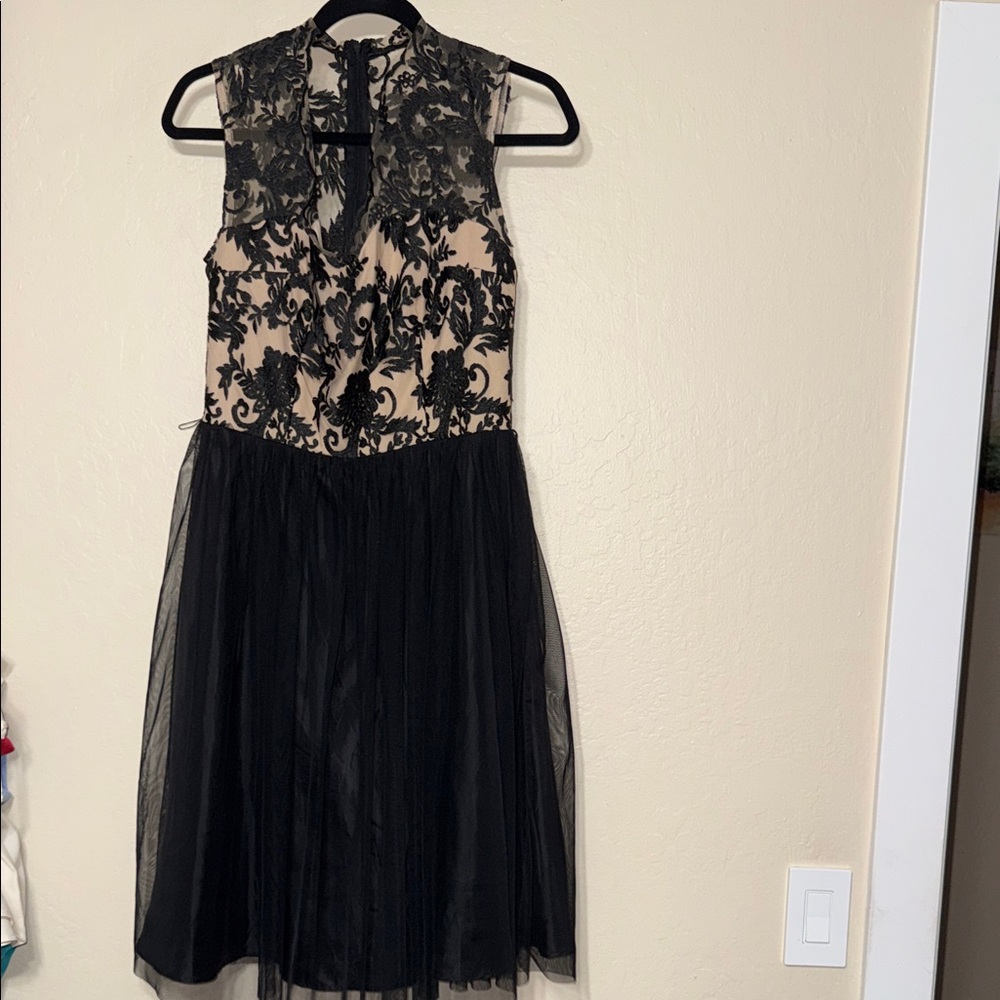 Jackie Jon‎ Black and Cream Lace Midi Dress